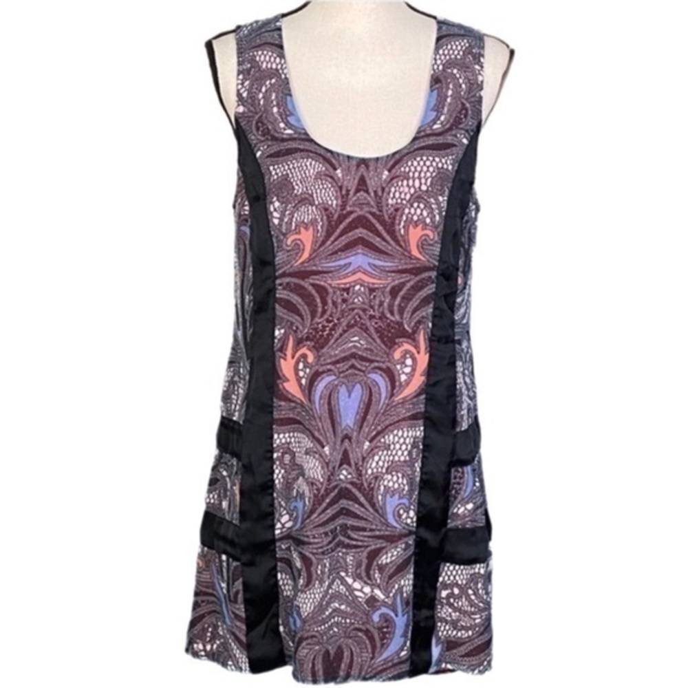 KARDASHIAN KOLLECTION abstract lacey design, tank top dress in size Medium. EUC